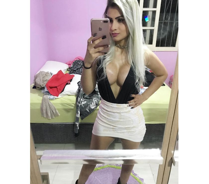 Blonde de 26ans offre service de massage
